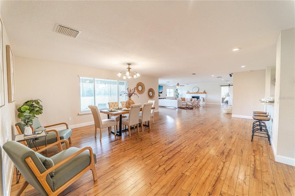 Dining/Open Floor Plan