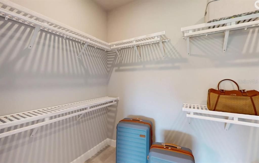 合同活跃: $699,000 (4 贝兹, 3 浴室, 2588 平方英尺)