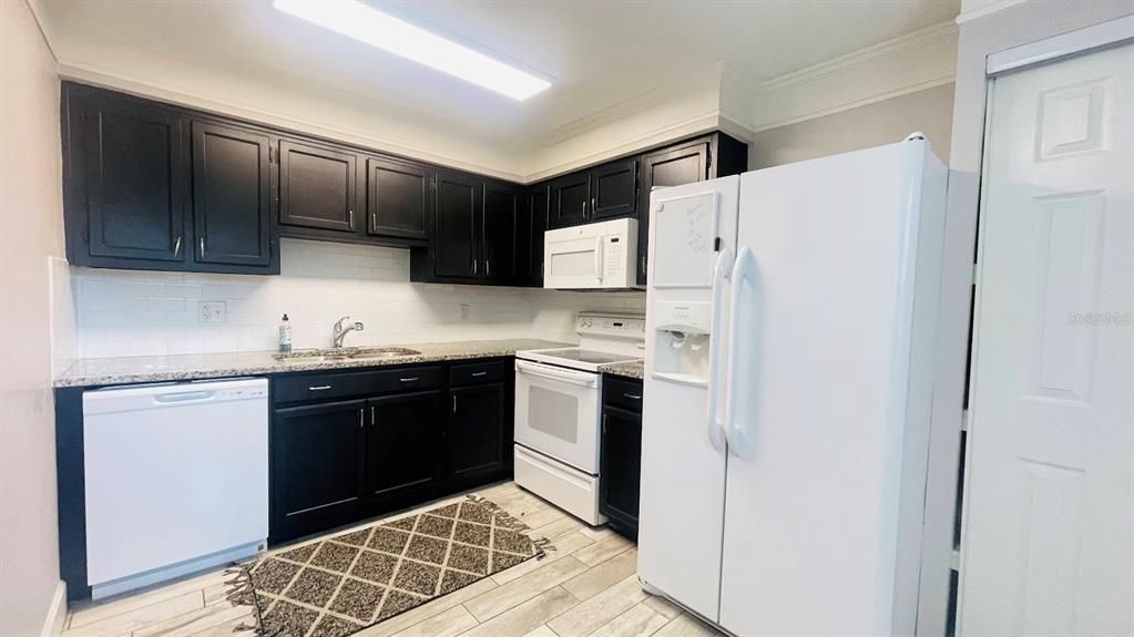 For Rent: $1,475 (2 beds, 1 baths, 837 Square Feet)