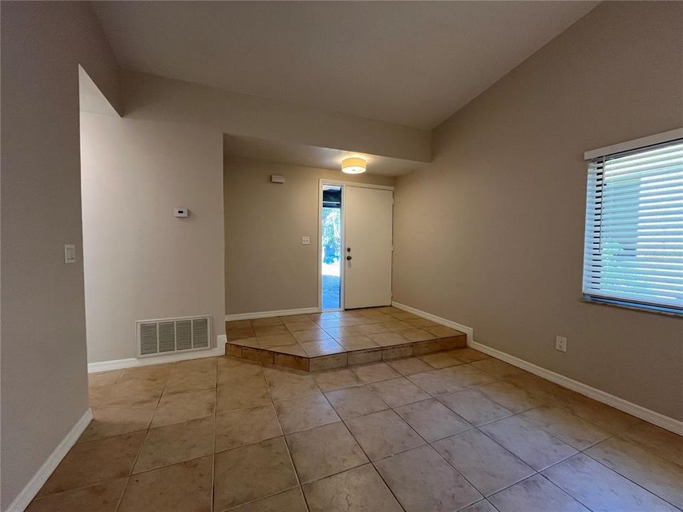 For Rent: $2,000 (3 beds, 2 baths, 1125 Square Feet)