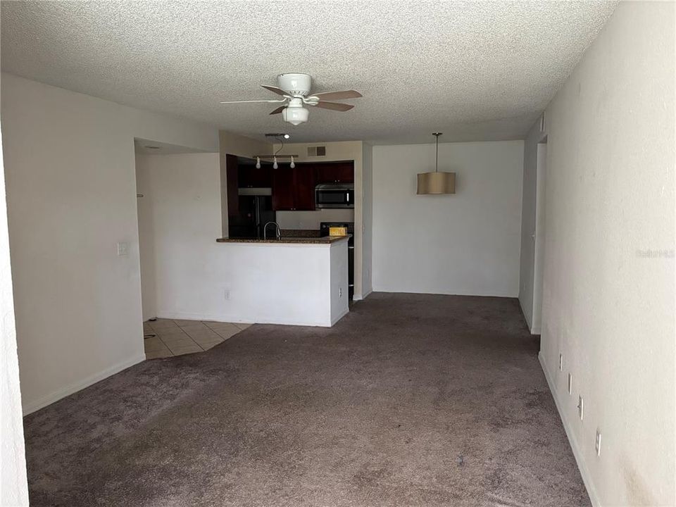 For Rent: $1,350 (1 beds, 1 baths, 711 Square Feet)