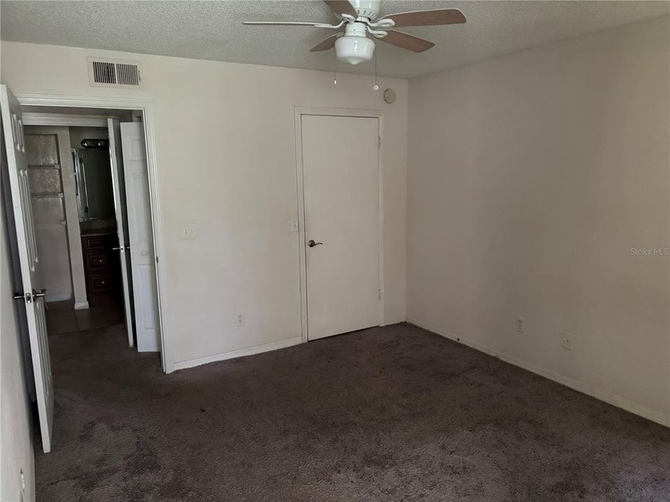 For Rent: $1,350 (1 beds, 1 baths, 711 Square Feet)