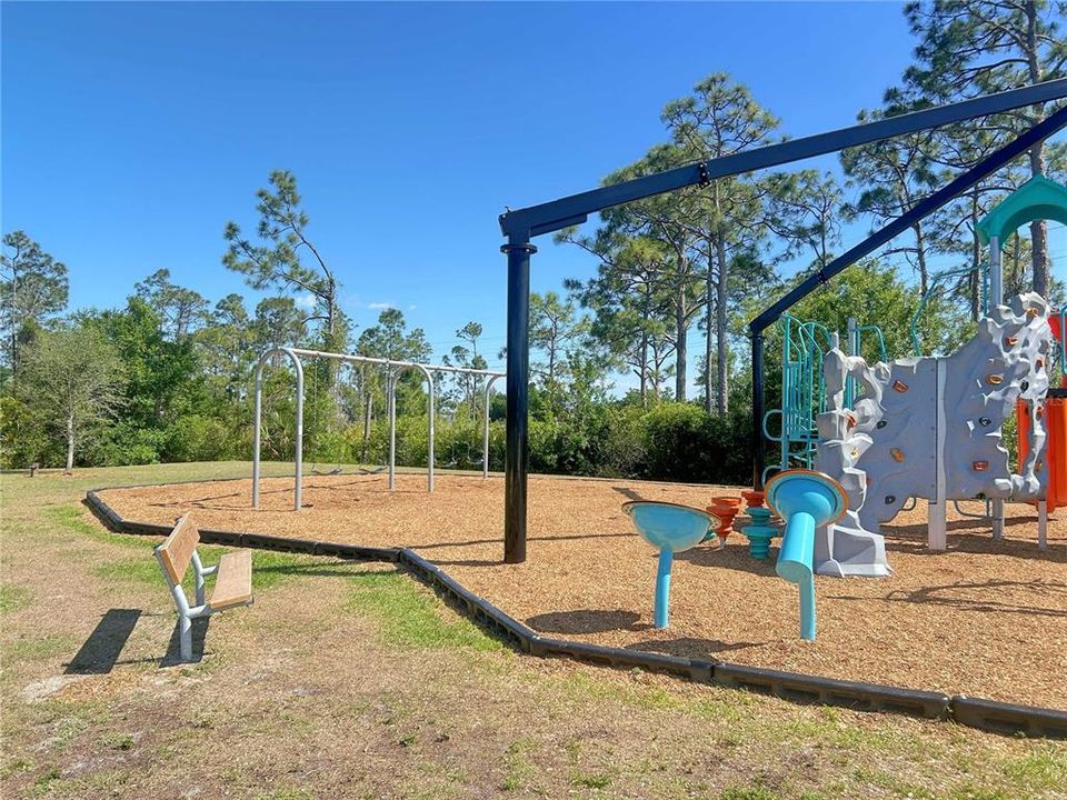 合同活跃: $383,100 (4 贝兹, 2 浴室, 2330 平方英尺)