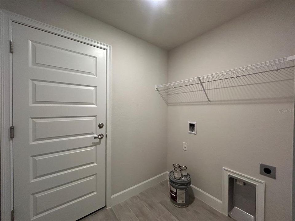 合同活跃: $383,100 (4 贝兹, 2 浴室, 2330 平方英尺)