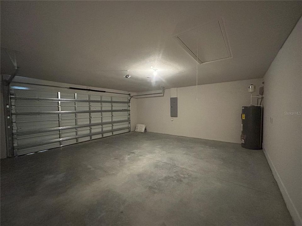 合同活跃: $383,100 (4 贝兹, 2 浴室, 2330 平方英尺)