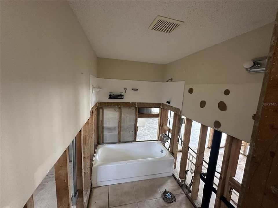 For Sale: $66,900 (2 beds, 1 baths, 722 Square Feet)