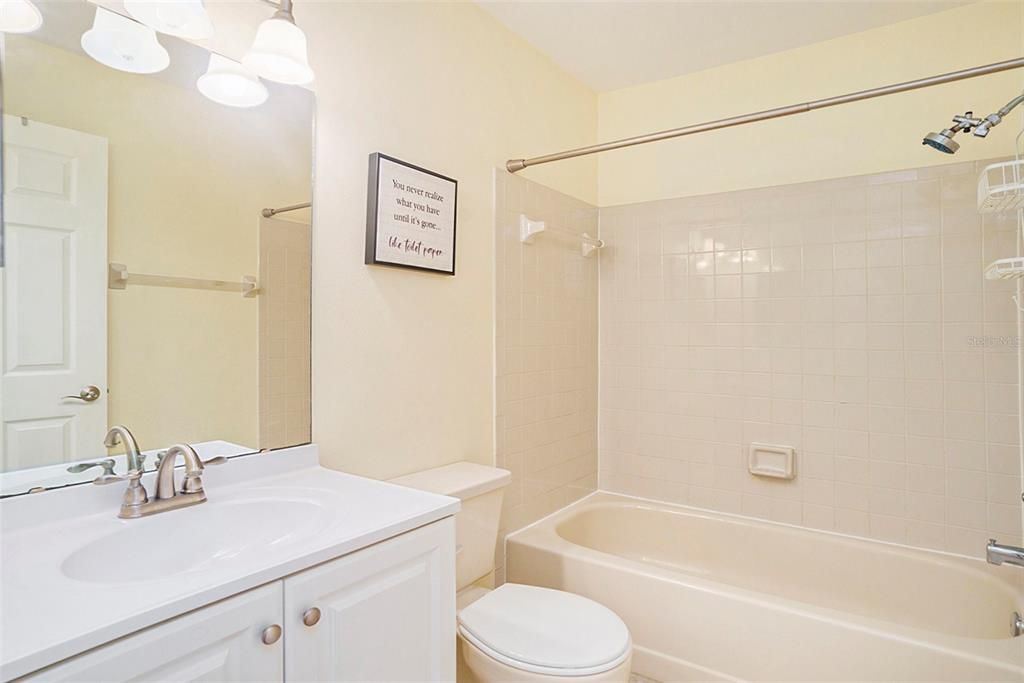 For Sale: $180,000 (2 beds, 2 baths, 912 Square Feet)