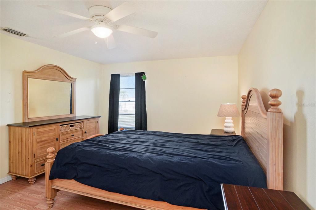 For Sale: $180,000 (2 beds, 2 baths, 912 Square Feet)