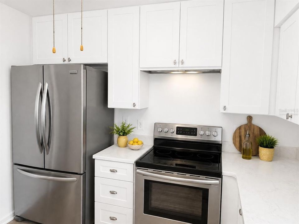 For Sale: $171,900 (2 beds, 2 baths, 1090 Square Feet)