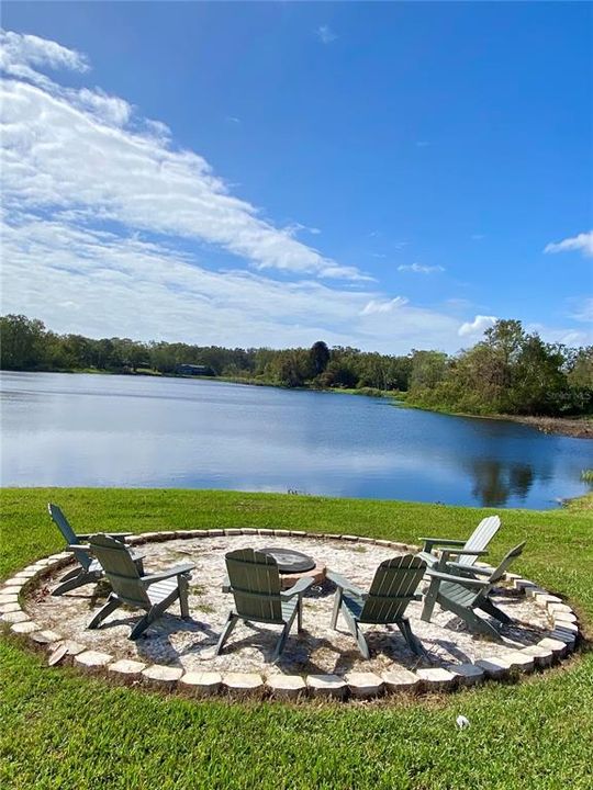 Fire-pit overlooking the lake