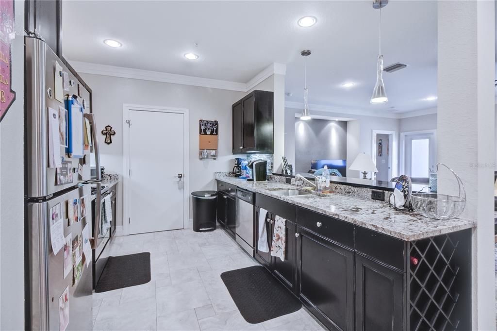 Luxury kitchen w/wine rack