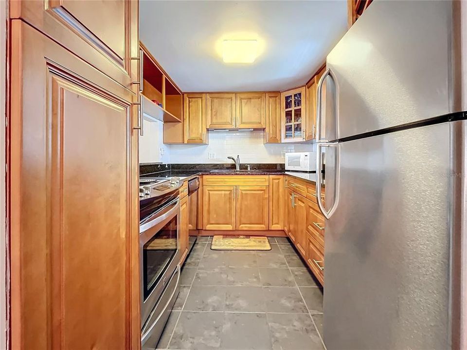 For Sale: $199,000 (2 beds, 2 baths, 956 Square Feet)