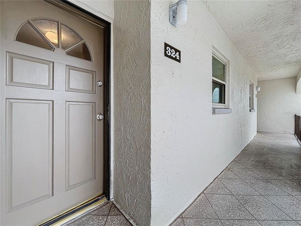 For Sale: $199,000 (2 beds, 2 baths, 956 Square Feet)