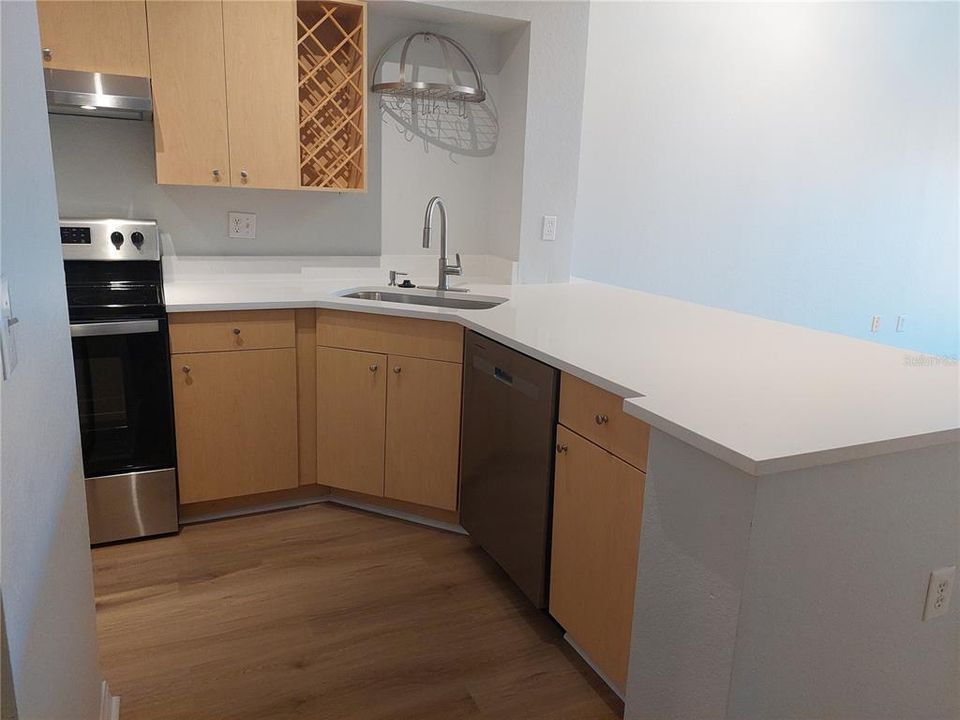 For Rent: $2,350 (1 beds, 1 baths, 743 Square Feet)