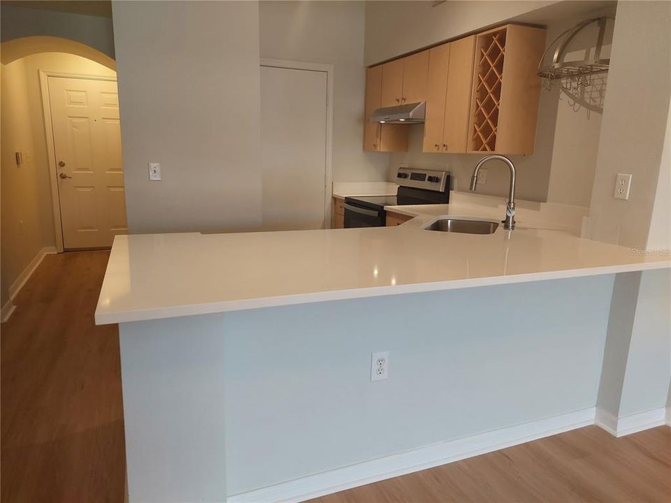 For Rent: $2,350 (1 beds, 1 baths, 743 Square Feet)