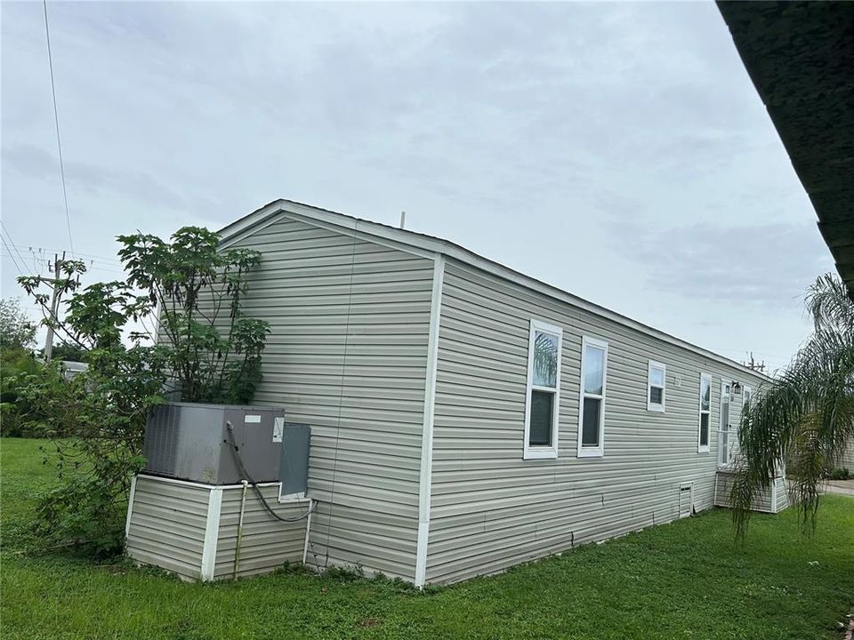 For Sale: $59,900 (3 beds, 2 baths, 943 Square Feet)