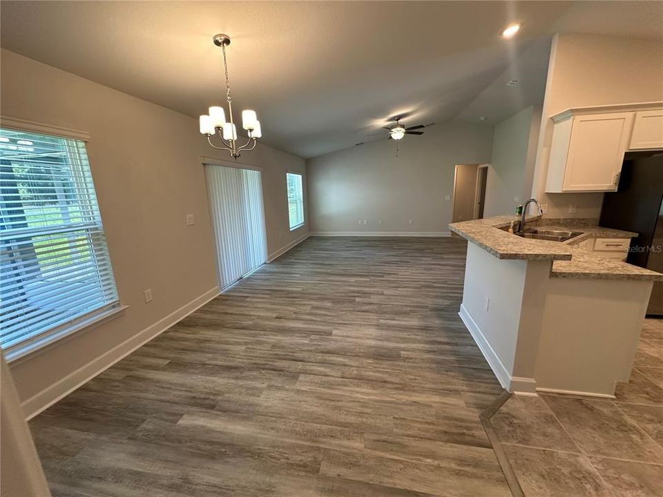 For Sale: $399,900 (2 beds, 2 baths, 1551 Square Feet)