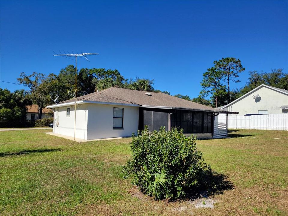 For Sale: $307,000 (3 beds, 2 baths, 1282 Square Feet)