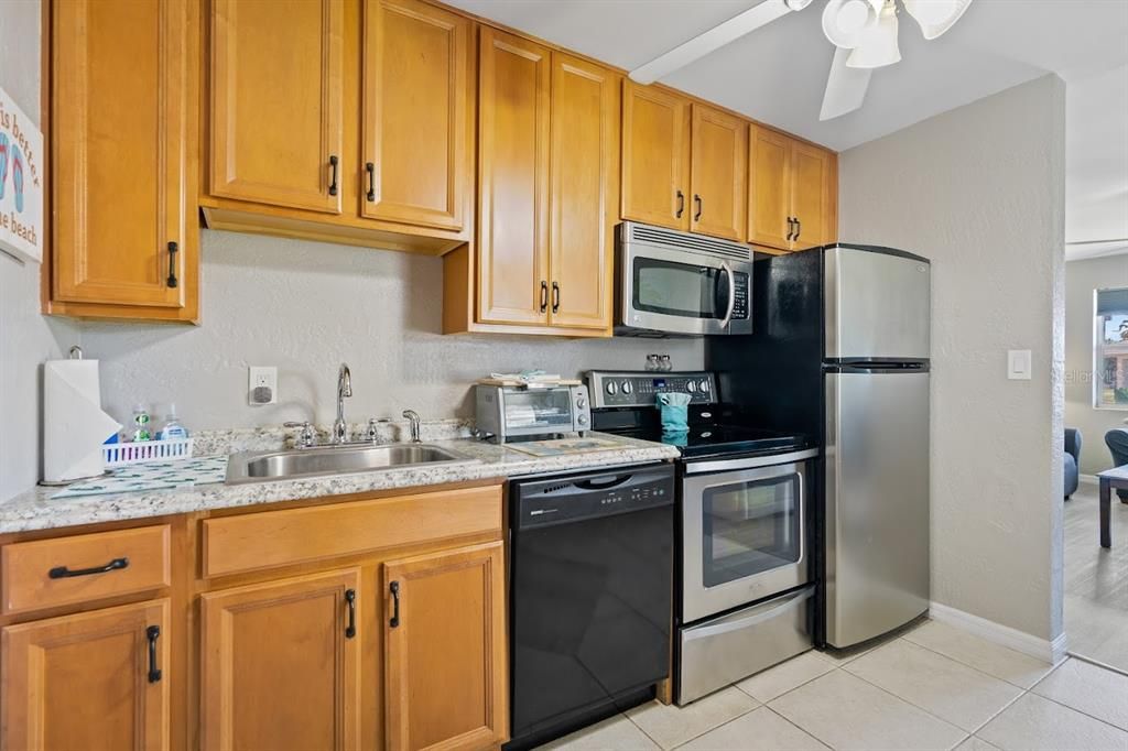 For Sale: $295,000 (3 beds, 2 baths, 1099 Square Feet)