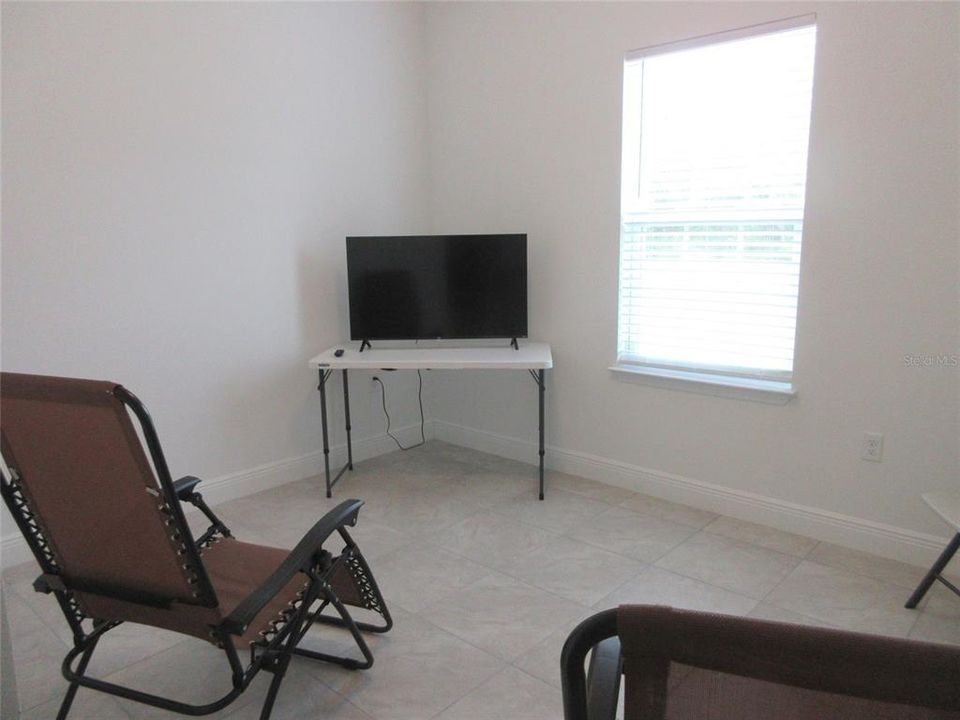 For Rent: $2,000 (4 beds, 2 baths, 1578 Square Feet)