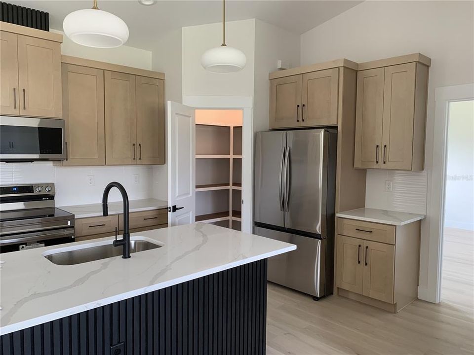 For Sale: $354,900 (3 beds, 2 baths, 1382 Square Feet)