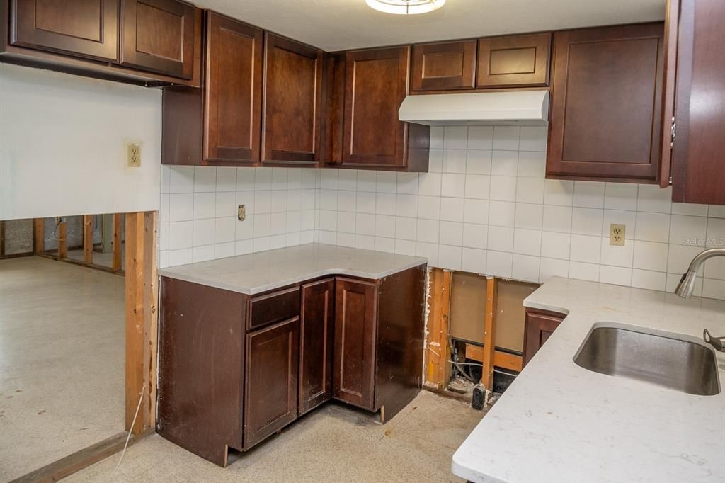 For Sale: $230,000 (2 beds, 1 baths, 1284 Square Feet)