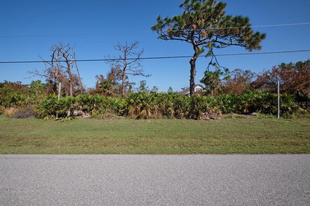 На продажу: $24,000 (0.17 acres)