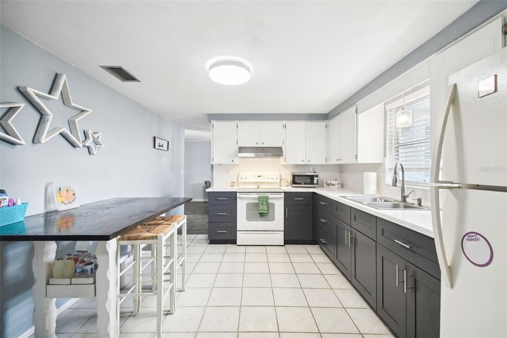 For Sale: $279,000 (2 beds, 2 baths, 1649 Square Feet)