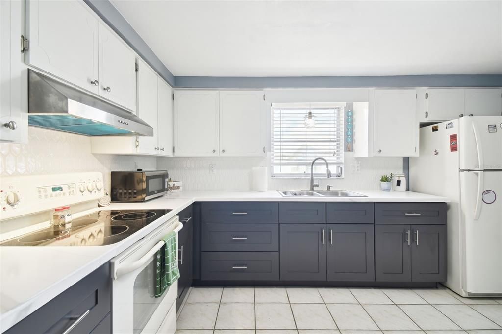 For Sale: $279,000 (2 beds, 2 baths, 1649 Square Feet)