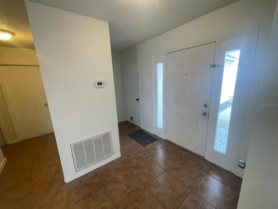 For Rent: $2,100 (3 beds, 2 baths, 1368 Square Feet)