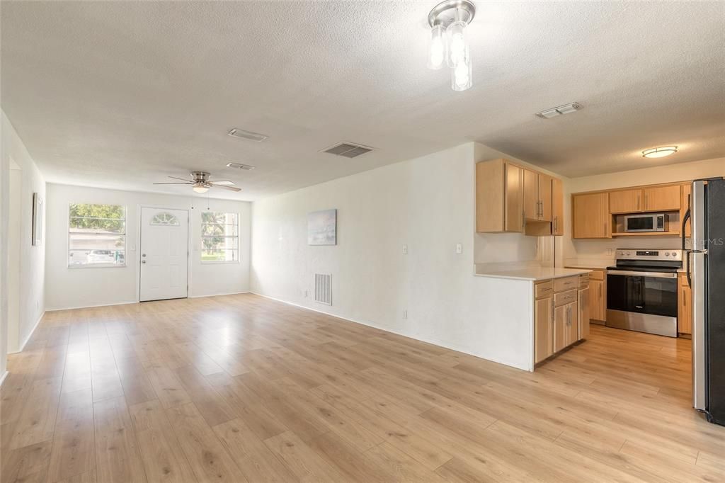 Dining area to Kitchen