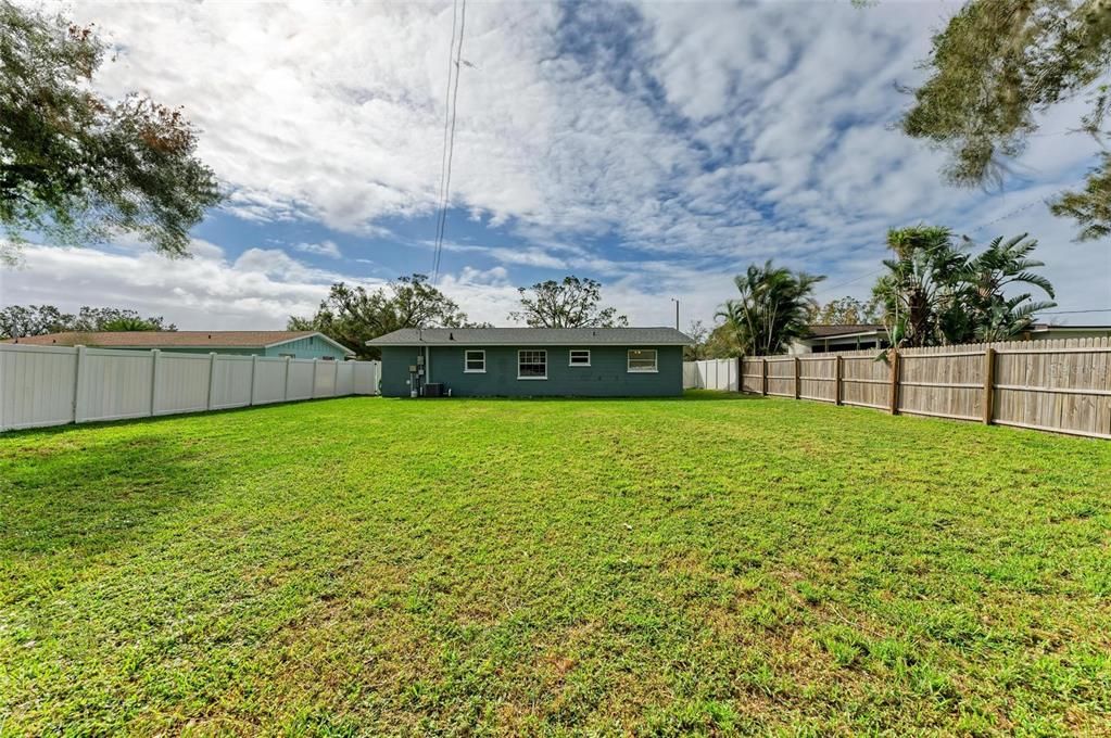 For Sale: $365,000 (3 beds, 1 baths, 900 Square Feet)