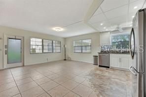 For Sale: $134,200 (1 beds, 1 baths, 703 Square Feet)