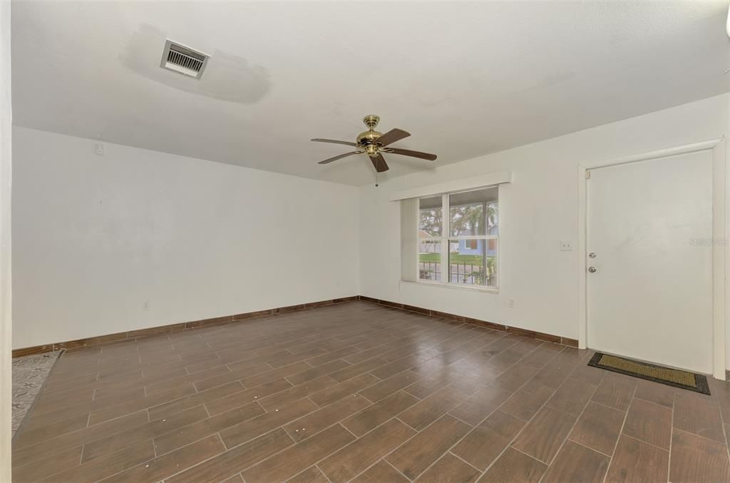 For Sale: $264,800 (3 beds, 2 baths, 1320 Square Feet)