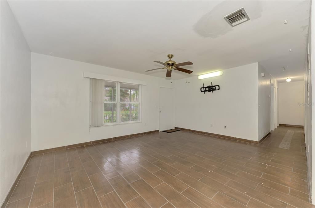 For Sale: $264,800 (3 beds, 2 baths, 1320 Square Feet)