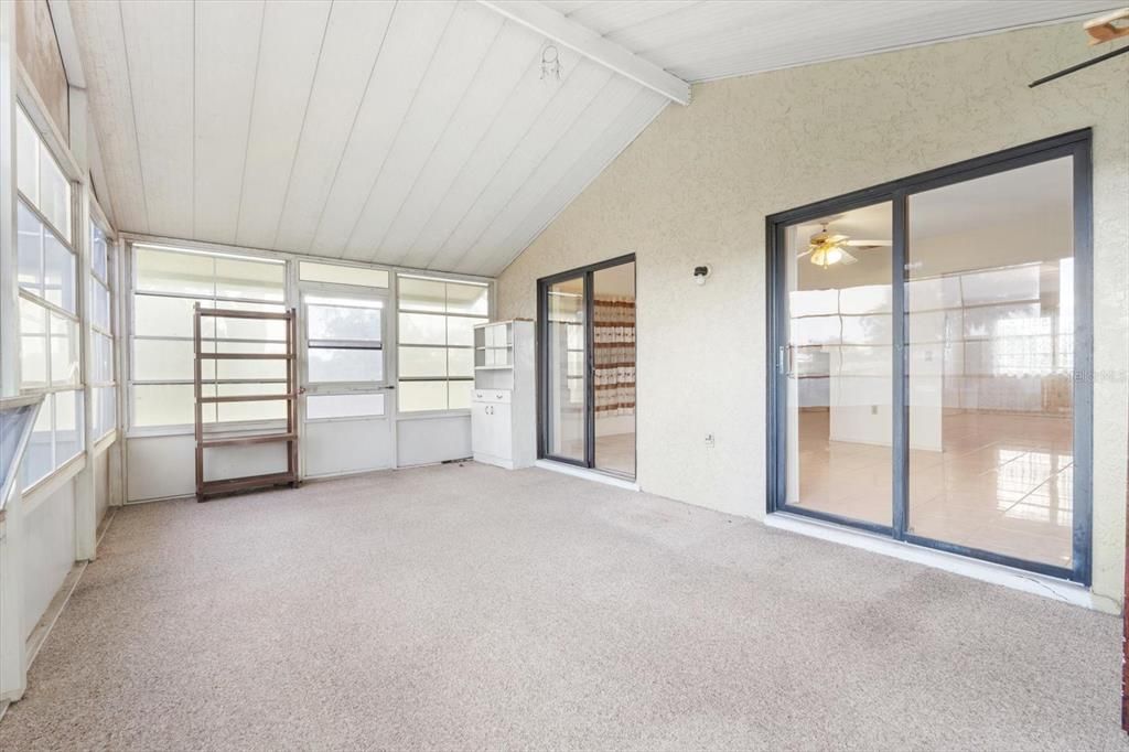 Spacious lanai to enjoy in-door out-door entertaining.