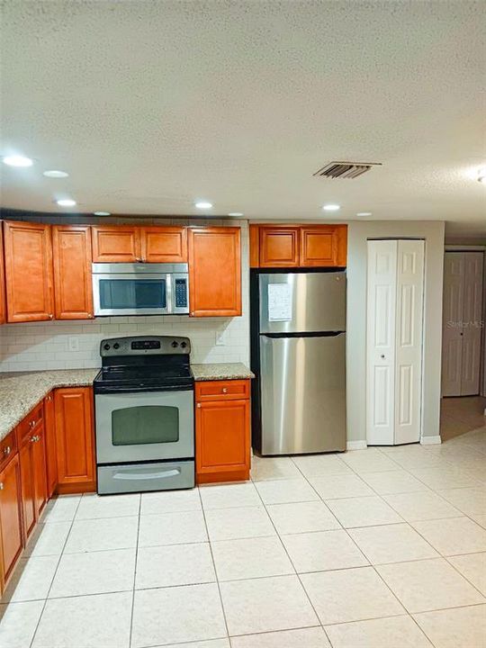 For Sale: $229,900 (3 beds, 1 baths, 951 Square Feet)