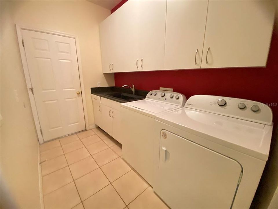 For Rent: $2,500 (4 beds, 3 baths, 2724 Square Feet)