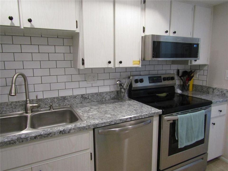 For Rent: $2,950 (2 beds, 2 baths, 940 Square Feet)