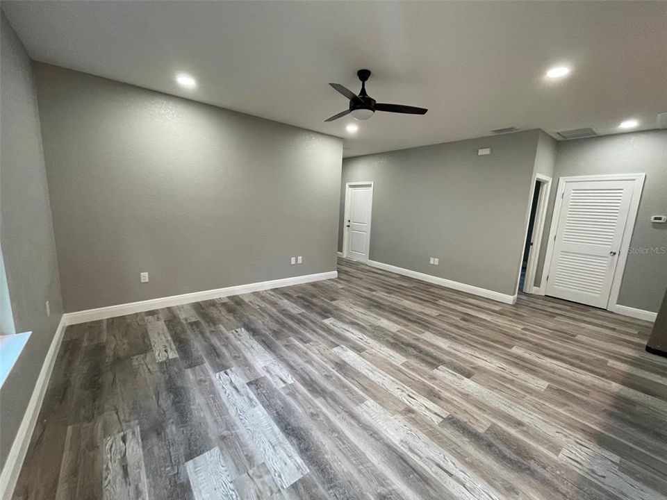 For Sale: $274,900 (3 beds, 2 baths, 1358 Square Feet)