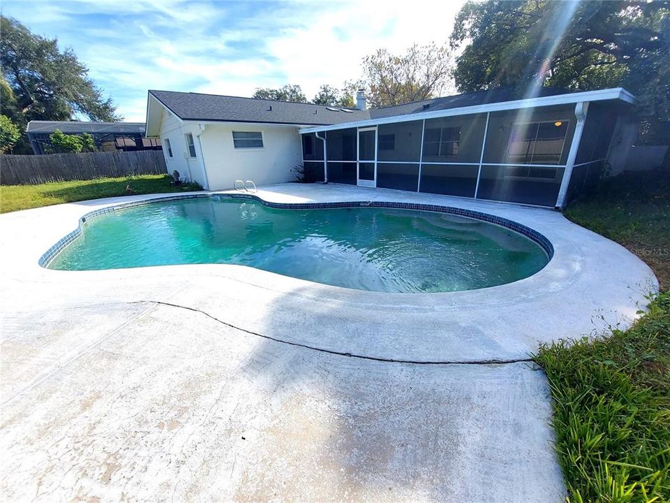 POOL & EXPANSIVE DECK