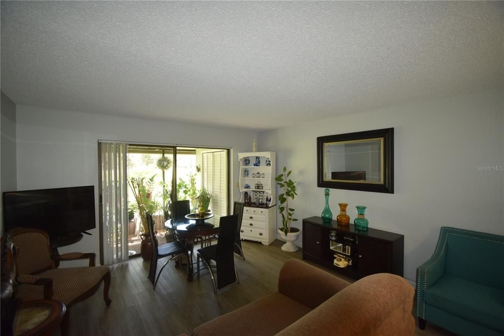 For Sale: $154,900 (2 beds, 2 baths, 812 Square Feet)