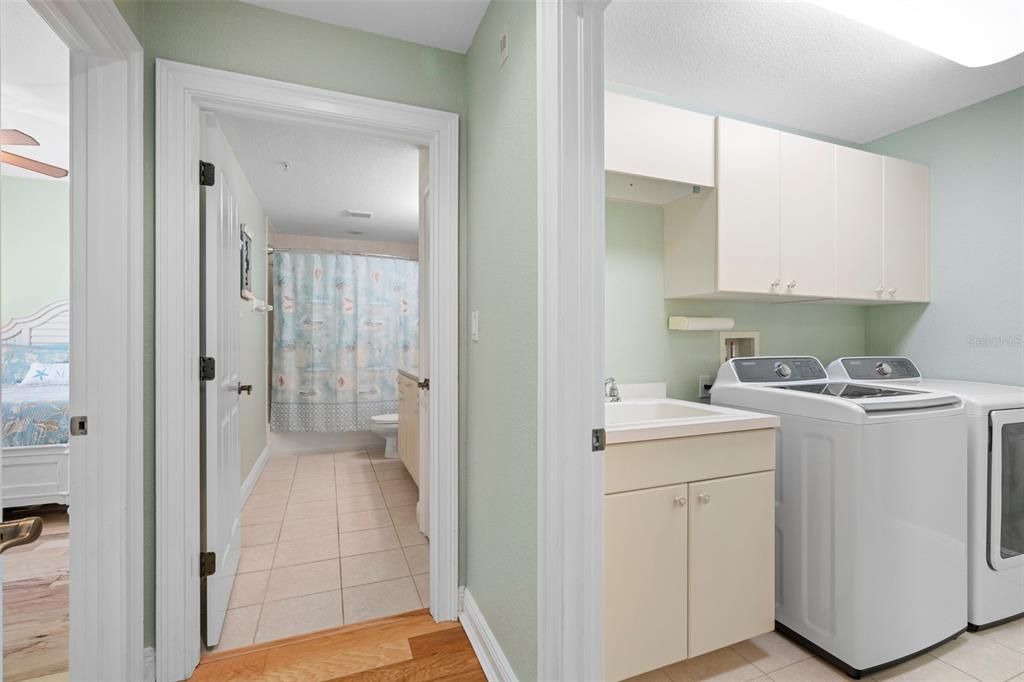 For Sale: $545,000 (2 beds, 2 baths, 2021 Square Feet)