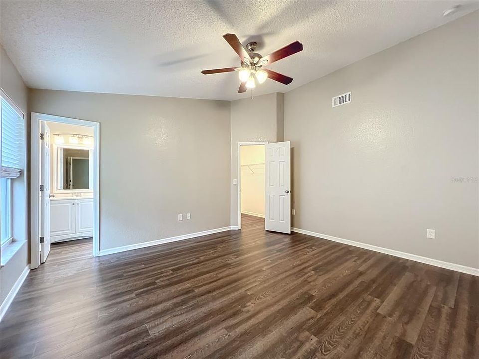 For Sale: $324,900 (3 beds, 2 baths, 1251 Square Feet)