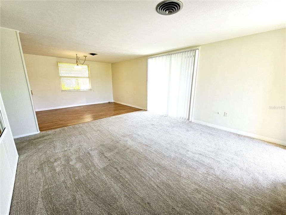 For Rent: $1,425 (1 beds, 1 baths, 696 Square Feet)