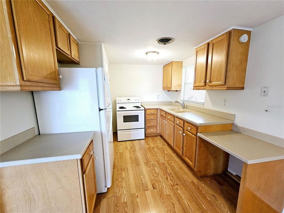 For Rent: $1,425 (1 beds, 1 baths, 696 Square Feet)