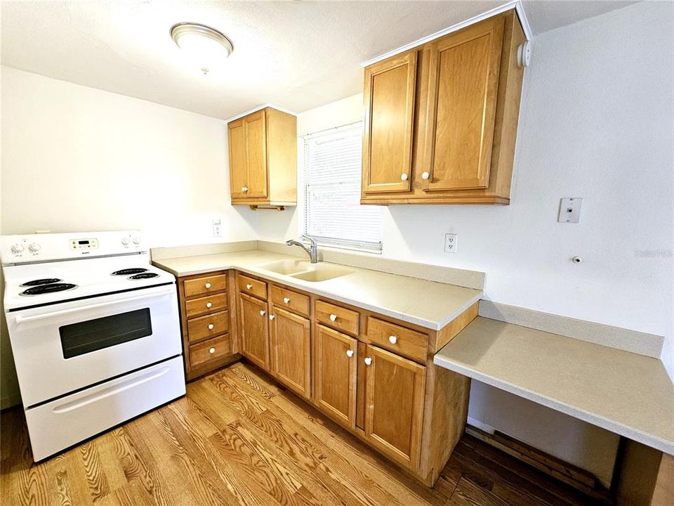 For Rent: $1,425 (1 beds, 1 baths, 696 Square Feet)