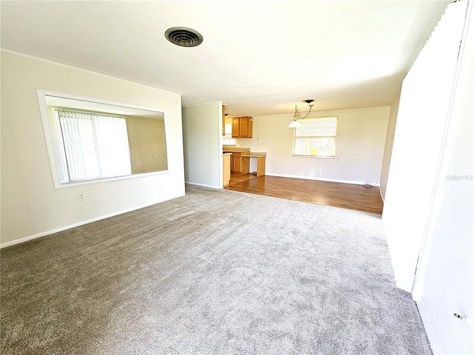 For Rent: $1,425 (1 beds, 1 baths, 696 Square Feet)