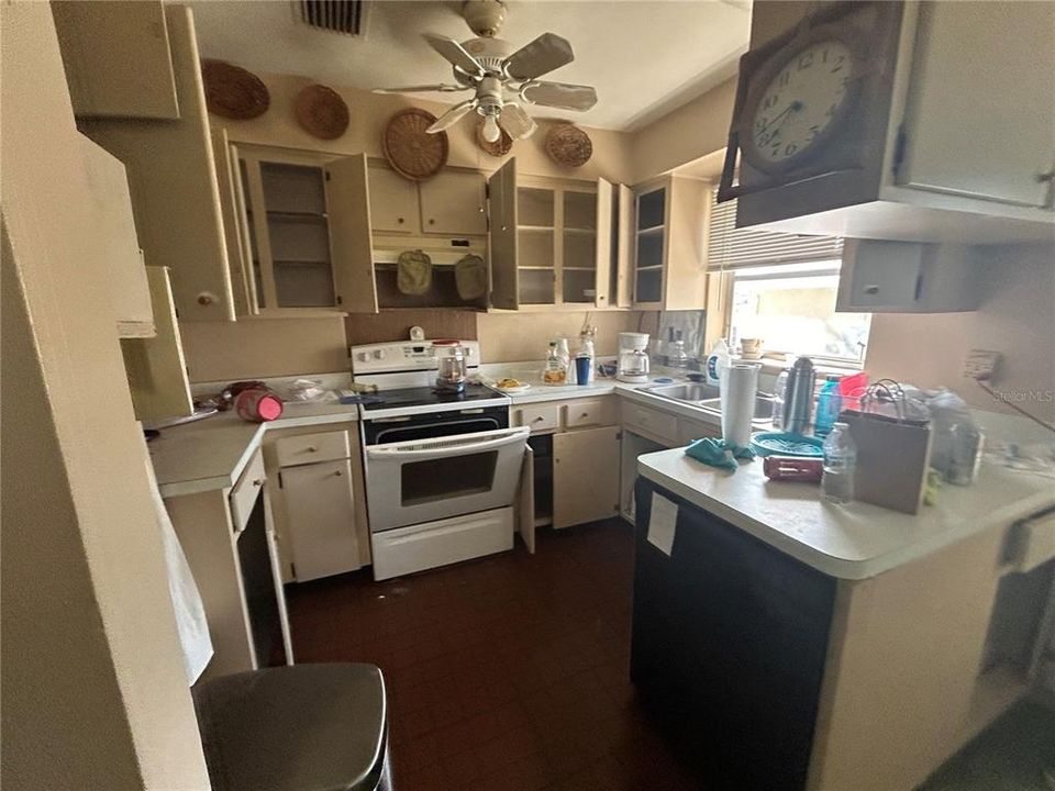 For Sale: $139,990 (2 beds, 1 baths, 1161 Square Feet)