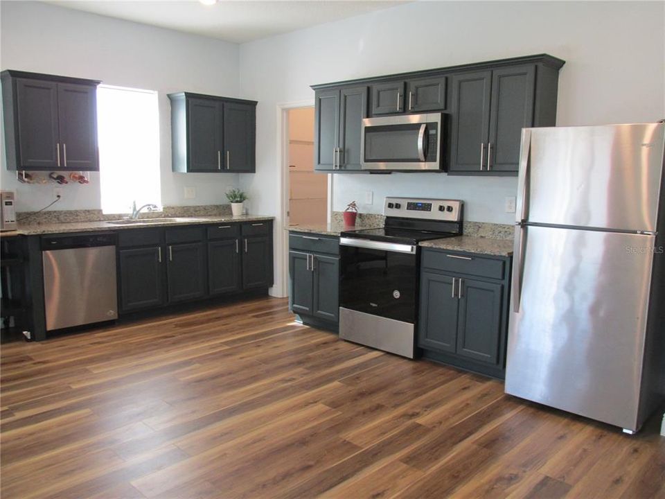 For Sale: $332,500 (3 beds, 2 baths, 1675 Square Feet)